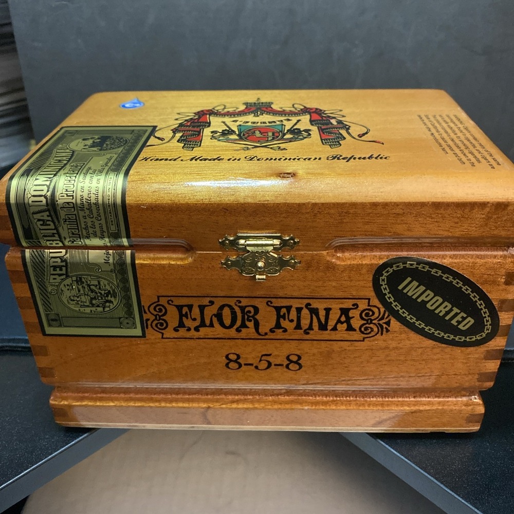 Gorgeous FLOR FINA 8-5-8 (CLARO) EMPTY WOOD CIGAR BOX - DOVE TAIL Nice A2